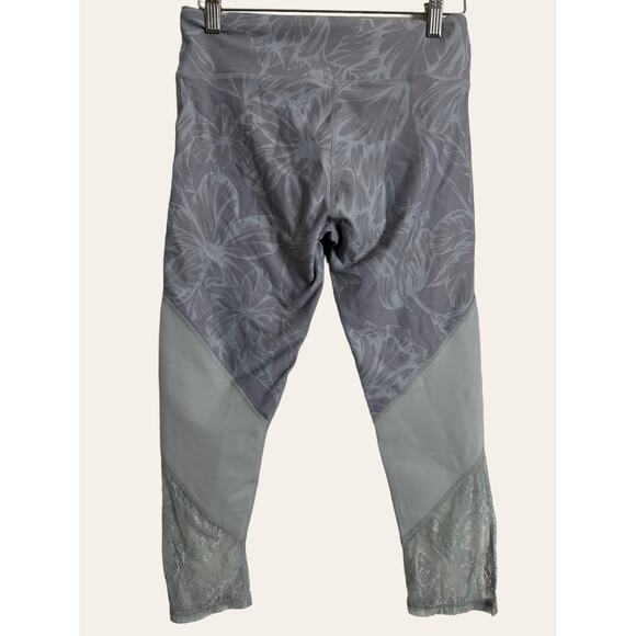 Fabletics Gray Floral Lace Powerhold Capri Leggings Size S - Picture 4 of 6